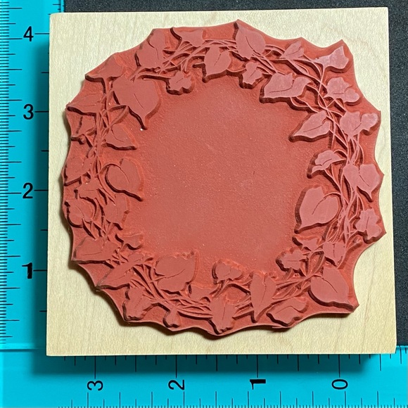 Hero Arts Wreath Wood Mounted Rubber Stamp - Picture 3 of 5